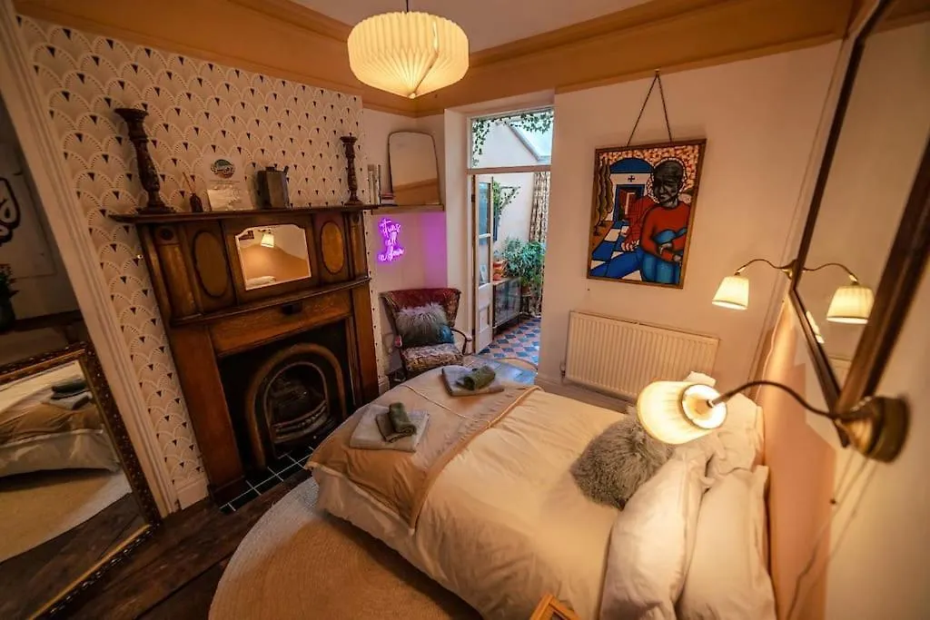 Holiday home Glenroy Arts Gallery Meets Living Space Cardiff United Kingdom